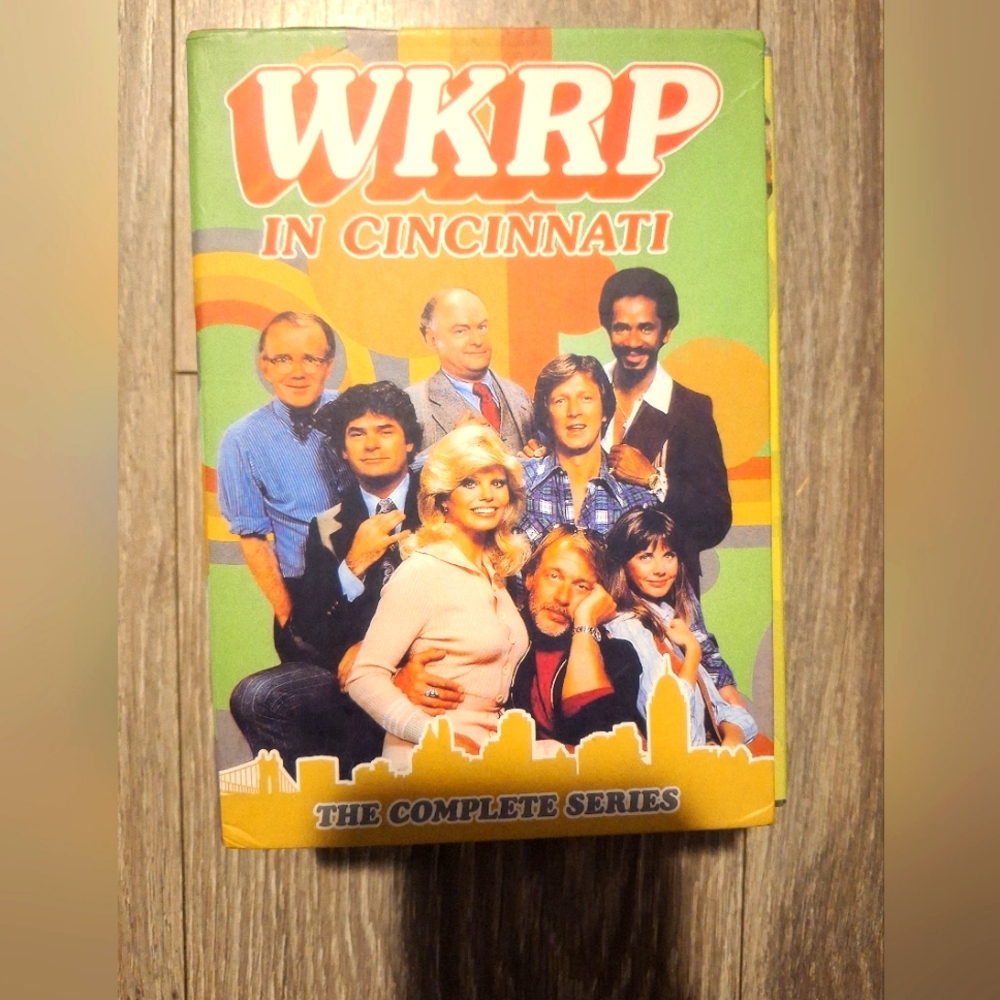 WKRP In Cincinnati The Complete Series 13 disk (DVD)-1 disk damaged as pictured